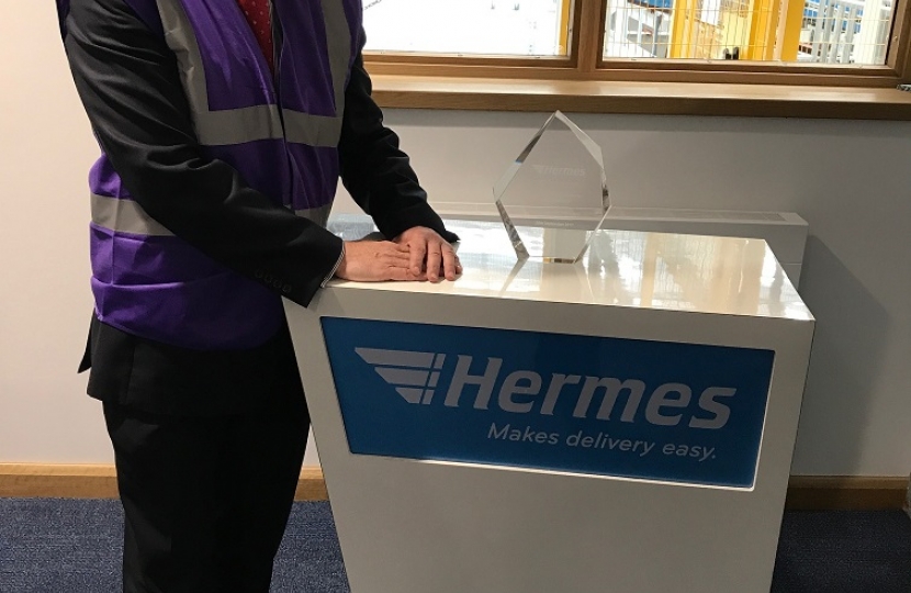 Mark unveiling Hermes plaque