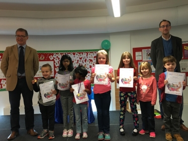 Mark Pawsey MP & Cllr Yousef Dahmash at Rugby Library with winners of the School Reading Challenge