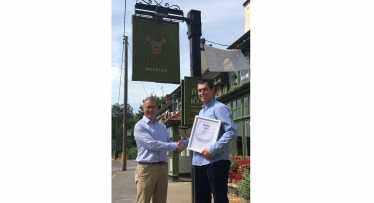 Mark Pawsey MP with Daniel Lengden, landlord of the Bulls Head in Brinklow (photo taken prior to social distancing restrictions)